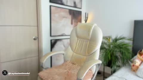 INSTA leylasteel model         online show from 09-19-25, 08:53