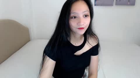 Snapshot of lhalyn060624 chatting on 10-03-25, 10:45 Lyn online show from 10-03-25, 10:45