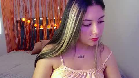 Snapshot of lia_14_ chatting on 10-30-25, 01:45 Lia online show from 10-30-25, 01:45
