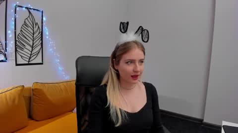 Snapshot of lia_candy_ chatting on 04-18-26, 01:42 Lia online show from 04-18-26, 01:42