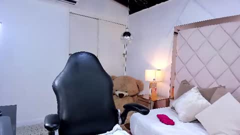 Lia  online show from 07-12-26, 07:27