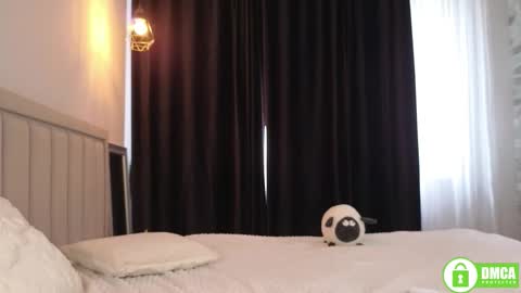 Lia  online show from 09-18-25, 10:06