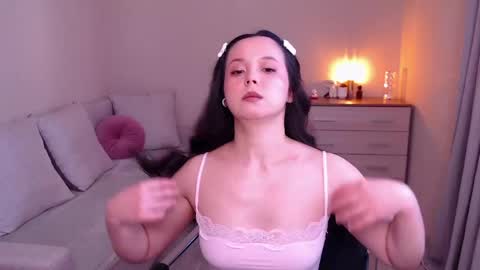 Snapshot of lia_hetty chatting on 05-08-26, 11:15 L I A online show from 05-08-26, 11:15