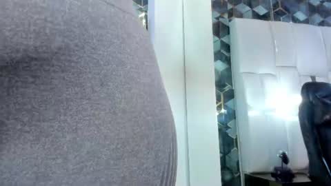 lia_mariana online show from 06-19-26, 05:45