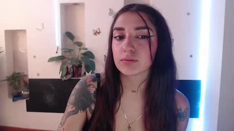 Snapshot of lia_mitch chatting on 01-25-25, 06:57 Lia Mitch online show from 01-25-25, 06:57