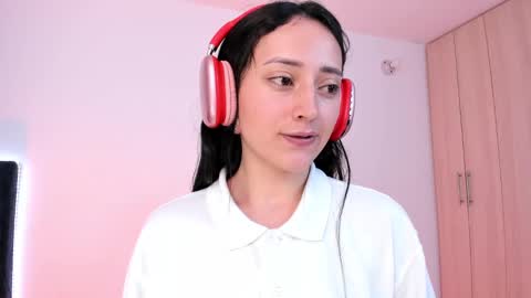 Snapshot of lia_queen610 chatting on 01-19-25, 02:57 Little Queen Lia  online show from 01-19-25, 02:57