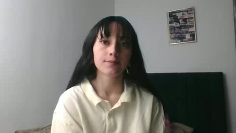 Snapshot of lia_queen610 chatting on 10-19-25, 12:22 Little Queen Lia  online show from 10-19-25, 12:22