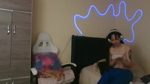 Little Queen Lia  online show from 11-16-25, 08:47