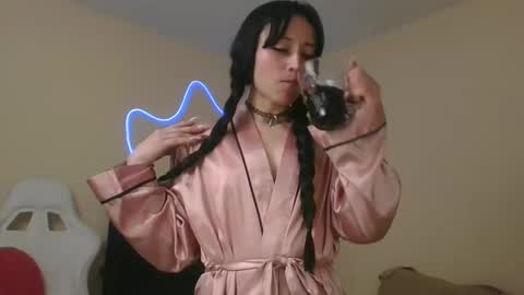 Little Queen Lia  online show from 11-22-25, 02:21