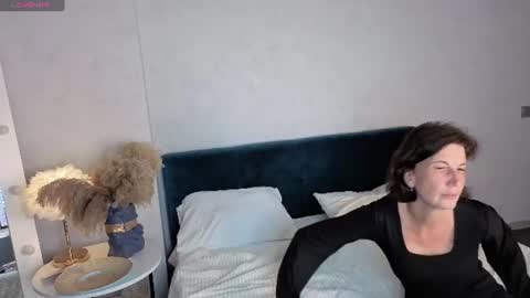 lia_reyn online show from 06-25-26, 11:59