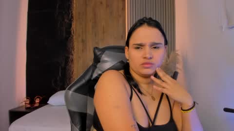 Snapshot of lia_sexx19 chatting on 06-10-26, 02:12 Lia online show from 06-10-26, 02:12