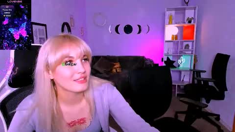 Snapshot of lia_sunset chatting on 09-23-25, 07:39 Lia online show from 09-23-25, 07:39