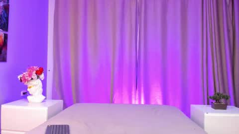 Snapshot of liaa_taylor1 chatting on 10-31-25, 05:08 Lia online show from 10-31-25, 05:08