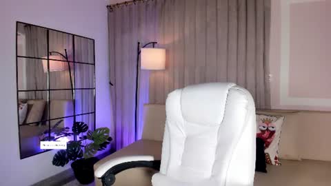 Lia online show from 07-29-26, 12:25