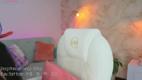 Lia Cox online show from 12-17-25, 03:01