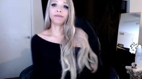 Lia Divina online show from 03-11-25, 11:33