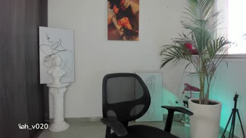 Snapshot of liah_v chatting on 01-22-25, 07:45 Liah online show from 01-22-25, 07:45