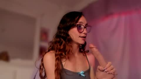 Snapshot of liahilton_ chatting on 06-07-26, 02:21 lh6 9c online show from 06-07-26, 02:21