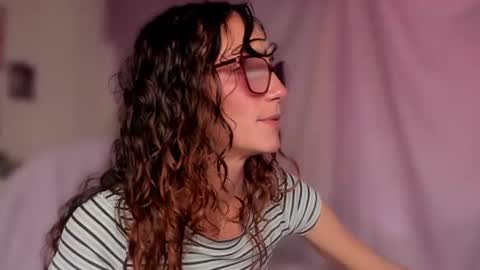 Snapshot of liahilton_ chatting on 06-11-26, 03:43 lh6 9c online show from 06-11-26, 03:43