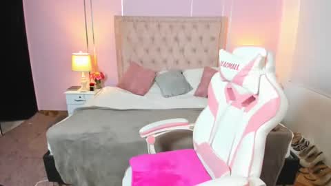 Snapshot of liahjhons chatting on 12-19-24, 08:34 Liah online show from 12-19-24, 08:34