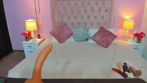 Snapshot of liahjhons chatting on 01-28-25, 10:34 Liah online show from 01-28-25, 10:34