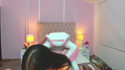 Snapshot of liahjhons chatting on 03-10-25, 11:06 Liah online show from 03-10-25, 11:06