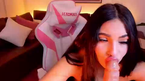 Snapshot of liahjhons chatting on 09-16-25, 01:06 Liah online show from 09-16-25, 01:06