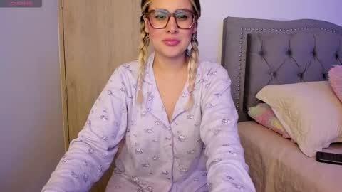 Snapshot of liahkimi chatting on 09-25-25, 12:03 Lia  online show from 09-25-25, 12:03