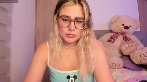 Snapshot of liahkimi chatting on 10-06-25, 10:51 Lia  online show from 10-06-25, 10:51
