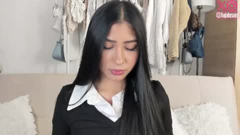 Snapshot of liajohnsons_ chatting on 06-14-26, 03:08 Lia Johnsons online show from 06-14-26, 03:08