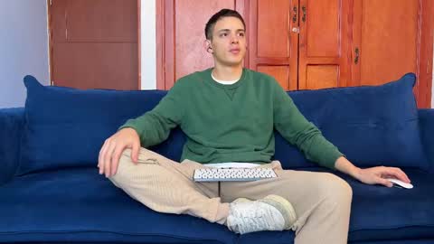 Snapshot of liam_enzho chatting on 10-05-25, 12:58 Liam online show from 10-05-25, 12:58