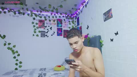 Snapshot of liam_honey18 chatting on 10-16-25, 09:32 liam_honey18 online show from 10-16-25, 09:32