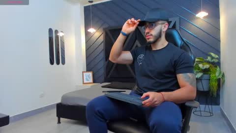 LIAM KLEIN online show from 10-02-25, 11:17