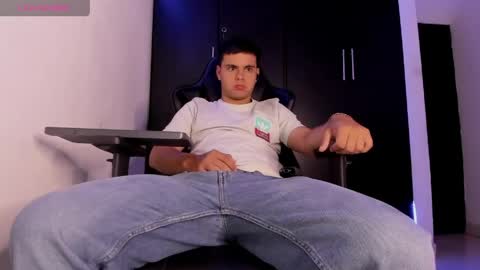 Snapshot of liam_mateo_ chatting on 05-14-26, 04:41 Liam online show from 05-14-26, 04:41