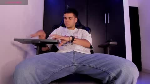 Snapshot of liam_mateo_ chatting on 05-15-26, 03:35 Liam online show from 05-15-26, 03:35