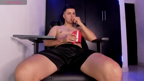 Snapshot of liam_mateo_ chatting on 05-19-26, 05:25 Liam online show from 05-19-26, 05:25