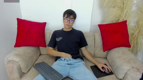 Snapshot of liam_orion chatting on 03-08-25, 08:25 LIAM online show from 03-08-25, 08:25