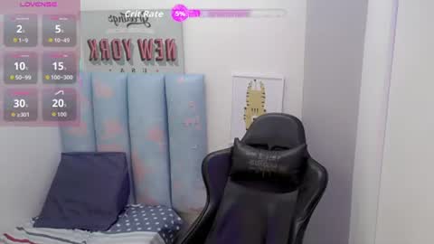 Snapshot of liam_play chatting on 06-18-26, 04:24 LIAM online show from 06-18-26, 04:24