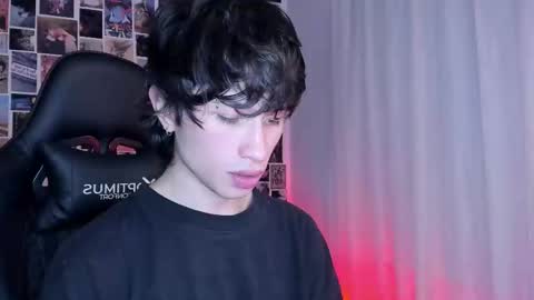 Snapshot of liamelf chatting on 02-25-25, 05:30 Liam online show from 02-25-25, 05:30