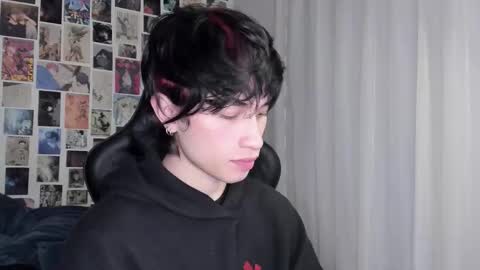 Snapshot of liamelf chatting on 09-19-25, 06:48 Liam online show from 09-19-25, 06:48