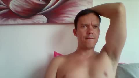 Snapshot of liamrosezn chatting on 01-01-25, 06:26 LiamRose online show from 01-01-25, 06:26
