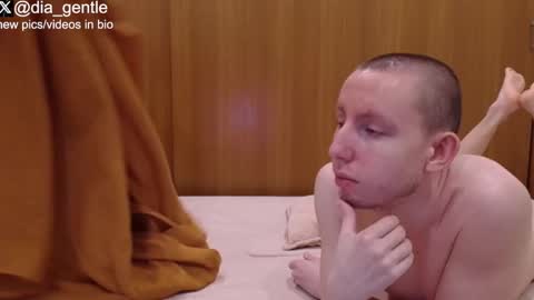 Dia and Julian online show from 03-10-26, 09:58