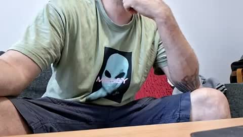 Snapshot of lian5602 chatting on 06-17-26, 08:17 LiamCross online show from 06-17-26, 08:17