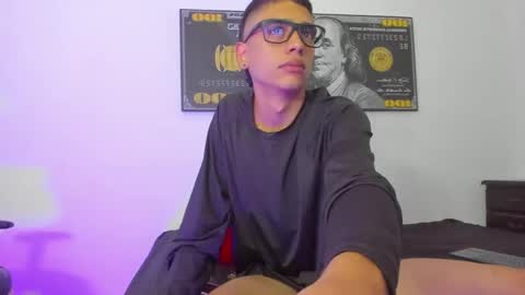 Snapshot of lian_23_ chatting on 12-17-24, 01:16 online show from 12-17-24, 01:16