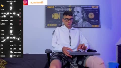 Snapshot of lian_23_ chatting on 01-01-25, 11:51 online show from 01-01-25, 11:51