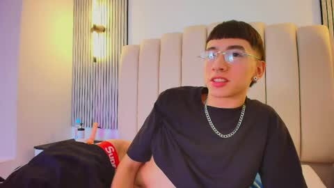 Snapshot of lian_cameron chatting on 05-09-26, 04:17 lian_cameron online show from 05-09-26, 04:17