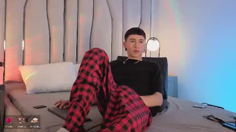 Snapshot of lian_cameron chatting on 06-25-26, 04:12 lian_cameron online show from 06-25-26, 04:12
