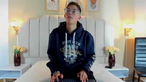 lianferrer_ online show from 08-09-26, 12:32