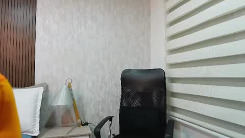 Snapshot of lianjones9 chatting on 06-21-26, 05:04 lianjones9 online show from 06-21-26, 05:04
