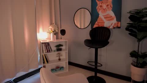 Snapshot of liapearce chatting on 10-28-25, 12:30 Lia online show from 10-28-25, 12:30